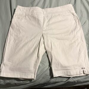 Gloria Vanderbilt Slimming White Bermuda Shorts